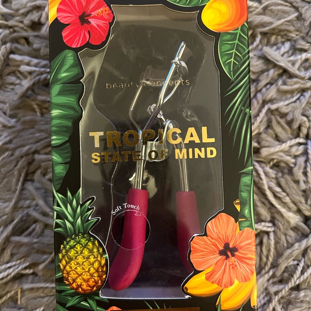 Tropical state of mind eyelash curls brand new